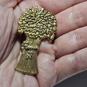1970s Carrington Jewelers Prosperity Sheaf of Wheat Vintage Brooch Pin Gold Tone